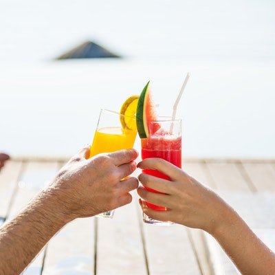 15 Things to Remember For Your Resort Holiday - The Wise Traveller - Couple