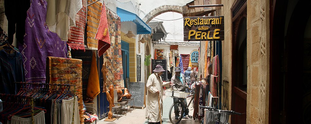 ‘Alizee’ Whispers - Essaouira Morocco - The Wise Traveller - Restaurant Street