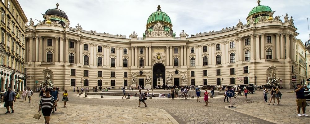 Where to Enjoy Vienna’s Cafés, Chocolate and Culture - The Wise Traveller - Hofburg